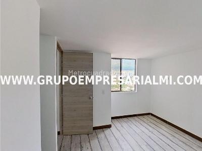 Apartamento de 3 alcobas en venta en El Trapiche, Bello, 75 m² · foto 7 de 10