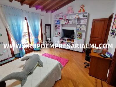 Casa de 5 alcobas en venta en El Poblado, Medellín, 1240 m² · foto 11 de 20