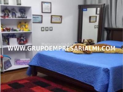 Casa de 5 alcobas en venta en El Poblado, Medellín, 1240 m² · foto 13 de 20