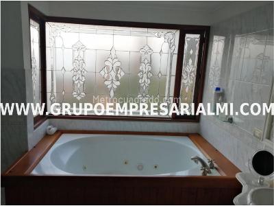Casa de 5 alcobas en venta en El Poblado, Medellín, 1240 m² · foto 19 de 20