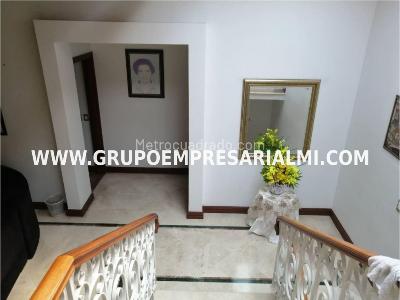 Casa de 5 alcobas en venta en El Poblado, Medellín, 1240 m² · foto 8 de 20