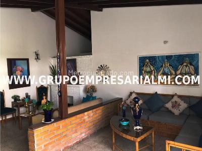 Casa de 4 alcobas en venta en La Castellana, Medellín, 220 m² · foto 2 de 11
