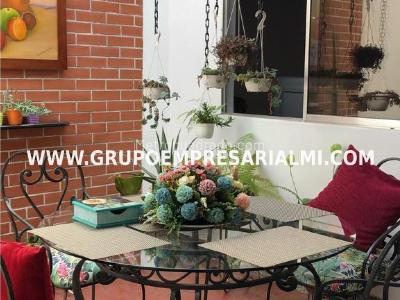 Casa de 4 alcobas en venta en La Castellana, Medellín, 220 m² · foto 3 de 11