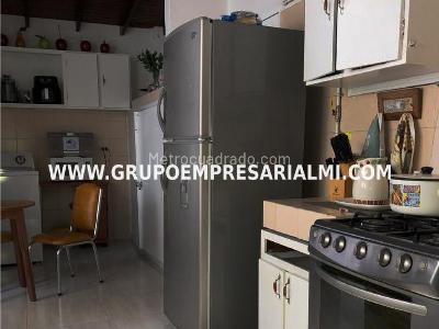 Casa de 4 alcobas en venta en La Castellana, Medellín, 220 m² · foto 4 de 11
