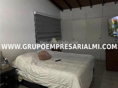 Casa de 4 alcobas en venta en La Castellana, Medellín, 220 m² · foto 7 de 11