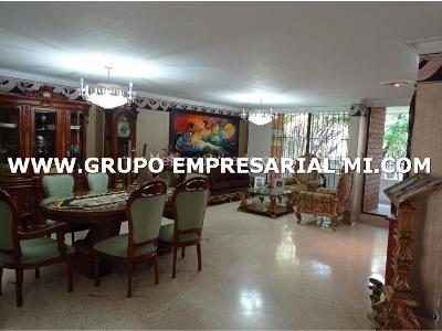 Apartamento de 3 alcobas en venta en Conquistadores, Medellín, 187 m² · foto 2 de 7