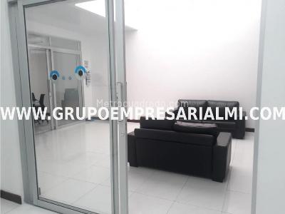 Casa de 3 alcobas en venta en Prado Centro, Medellín, 450 m² · foto 2 de 14