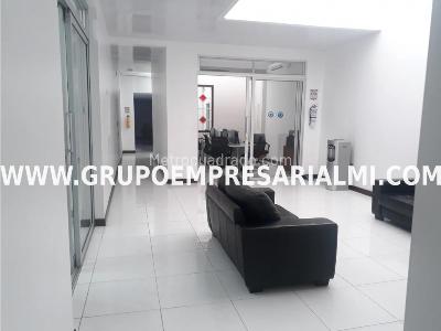 Casa de 3 alcobas en venta en Prado Centro, Medellín, 450 m² · foto 3 de 14