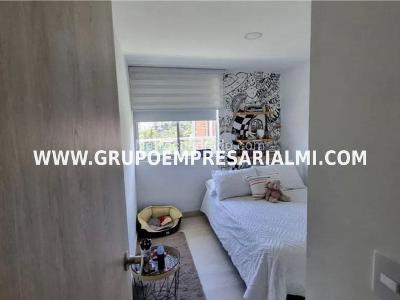 Apartamento de 3 alcobas en venta en Las Lomitas, Sabaneta, 104 m² · foto 13 de 20