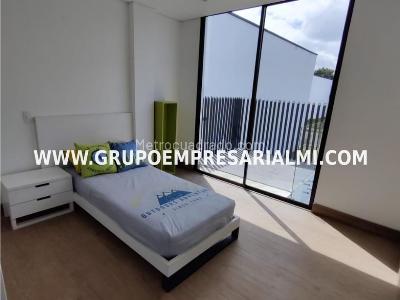 Casa de 4 alcobas en venta en Llanogrande, Rionegro, 165 m² · foto 9 de 18