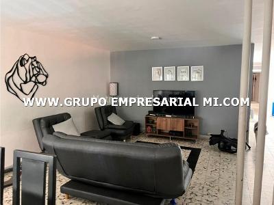 Casa de 5 alcobas en venta en Estadio, Medellín, 237 m² · foto 3 de 12