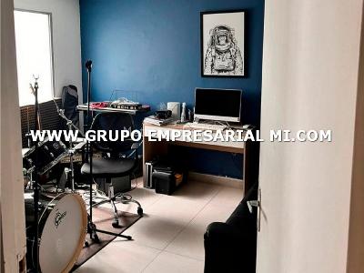 Casa de 5 alcobas en venta en Estadio, Medellín, 237 m² · foto 4 de 12