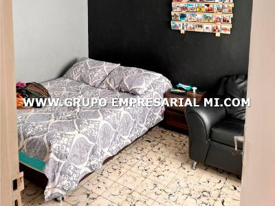 Casa de 5 alcobas en venta en Estadio, Medellín, 237 m² · foto 7 de 12
