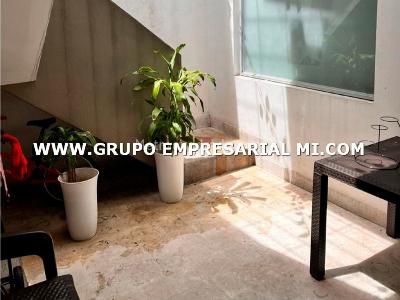 Casa de 5 alcobas en venta en Estadio, Medellín, 237 m² · foto 9 de 12