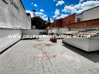 Casa de 5 alcobas en venta en Estadio, Medellín, 237 m² · foto 11 de 12