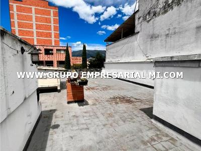 Casa de 5 alcobas en venta en Estadio, Medellín, 237 m² · foto 12 de 12