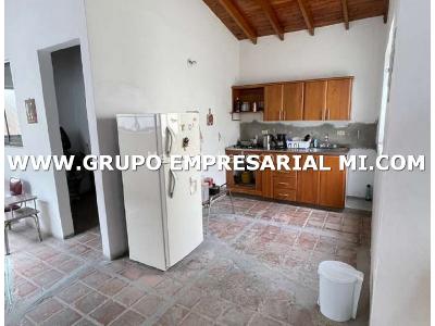 Casa de 4 alcobas en venta en Villa Hermosa, Medellín, 154 m² · foto 2 de 16