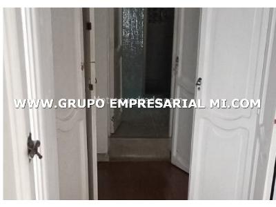 Casa de 5 alcobas en arriendo en Laureles, Medellín, 420 m² · foto 10 de 15
