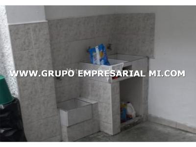 Casa de 5 alcobas en arriendo en Laureles, Medellín, 420 m² · foto 11 de 15