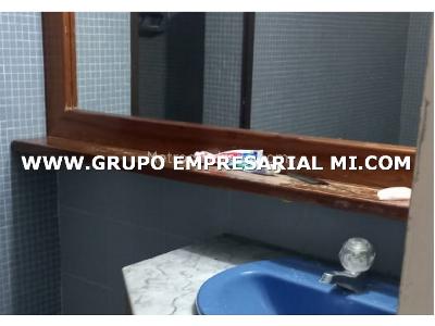 Casa de 5 alcobas en arriendo en Laureles, Medellín, 420 m² · foto 13 de 15