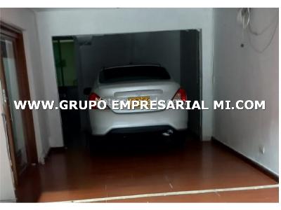 Casa de 5 alcobas en arriendo en Laureles, Medellín, 420 m² · foto 14 de 15