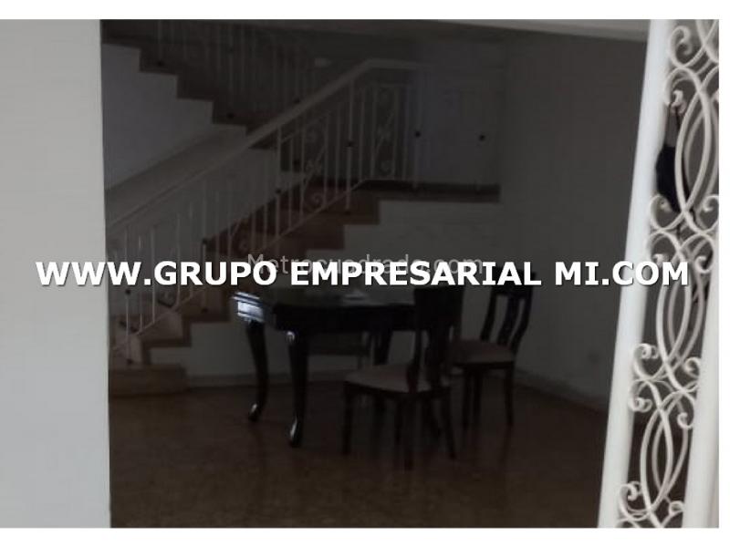 Spacious 5BR House in Laureles - 3
