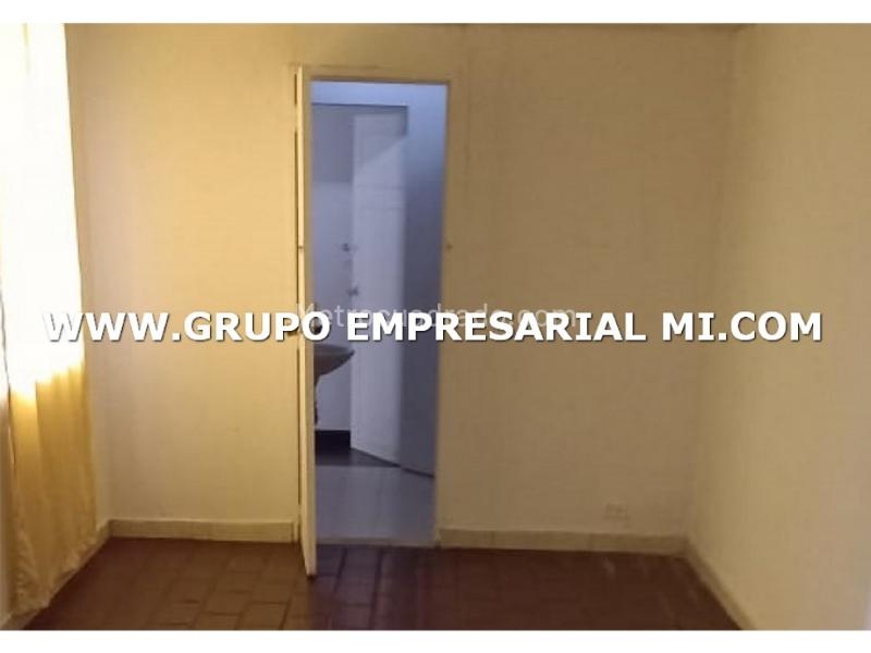 Spacious 5BR House in Laureles - 4