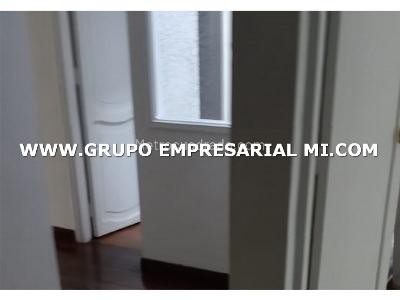 Casa de 5 alcobas en arriendo en Laureles, Medellín, 420 m² · foto 5 de 15