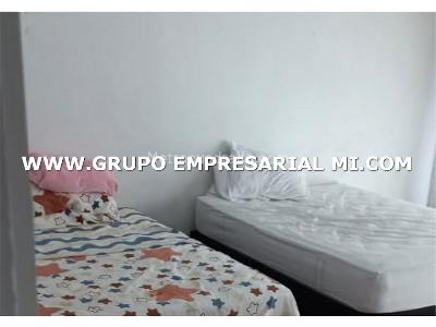 Casa de 5 alcobas en arriendo en Laureles, Medellín, 420 m² · foto 7 de 15