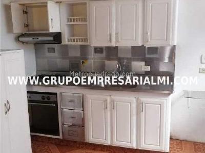 Casa de 4 alcobas en venta en Santa Lucia, Medellín, 89 m² · foto 2 de 11