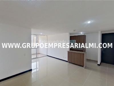 Apartamento de 3 alcobas en venta en Alicate, Itagüí, 70 m² · foto 2 de 14