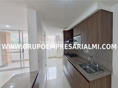 Apartamento de 3 alcobas en venta en Alicate, Itagüí, 70 m² · foto 3 de 14