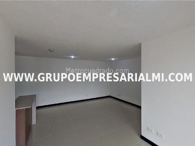Apartamento de 3 alcobas en venta en Alicate, Itagüí, 70 m² · foto 5 de 14
