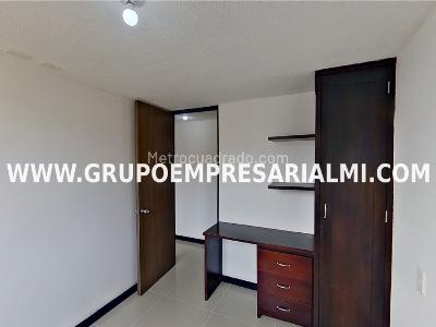 Apartamento de 3 alcobas en venta en Alicate, Itagüí, 70 m² · foto 11 de 14