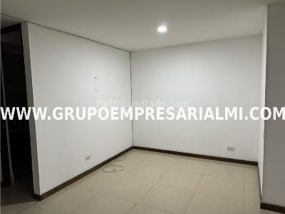Apartamento de 3 alcobas en arriendo en El Poblado, Medellín, 102 m² · foto 3 de 10