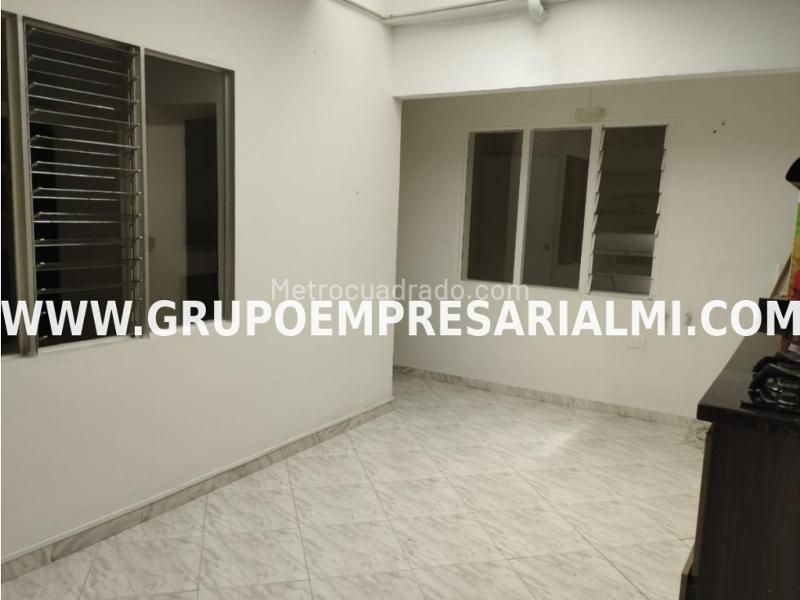 Apartamento Amplio de 5 Alcobas en Laureles - 5