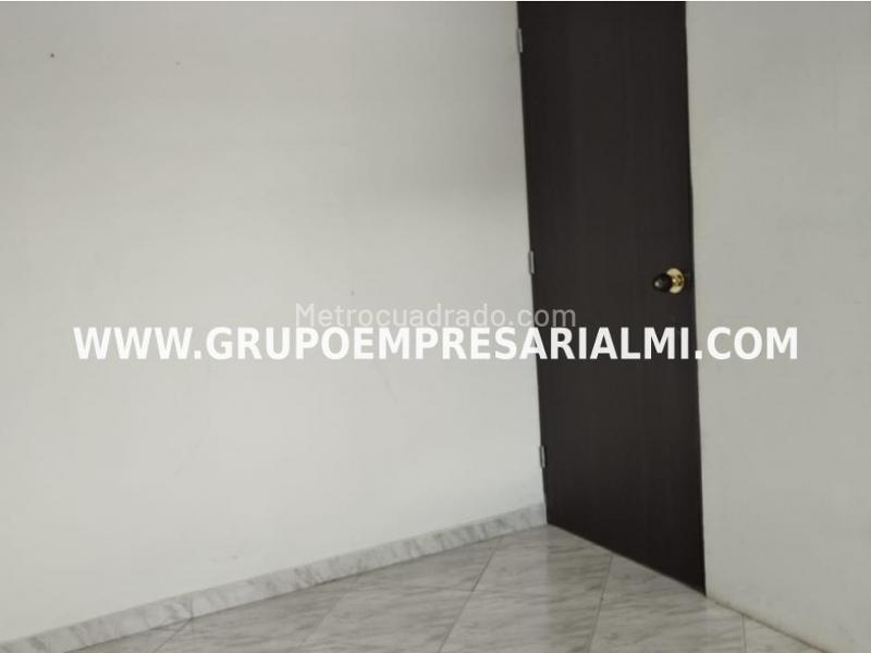 Apartamento Amplio de 5 Alcobas en Laureles - 6