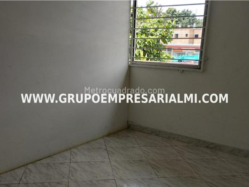 Apartamento Amplio de 5 Alcobas en Laureles - 7