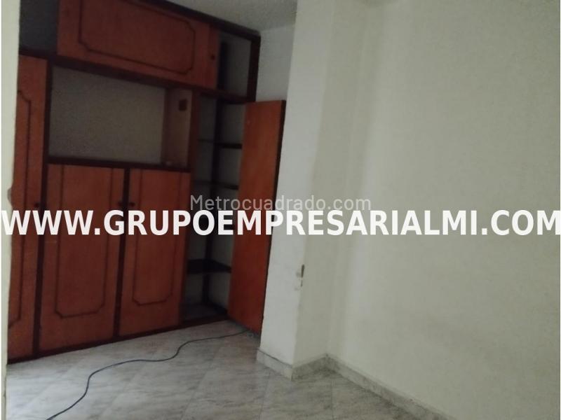 Apartamento Amplio de 5 Alcobas en Laureles - 9
