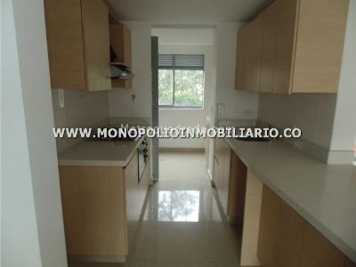 Apartamento de 3 alcobas en venta en San Jose, Sabaneta, 135 m² · foto 2 de 16