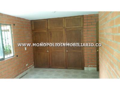 Casa de 5 alcobas en venta en Tres Esquinas, Sabaneta, 720 m² · foto 3 de 14