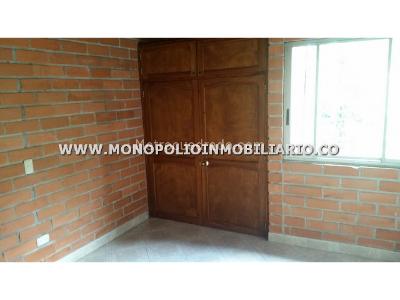 Casa de 5 alcobas en venta en Tres Esquinas, Sabaneta, 720 m² · foto 4 de 14