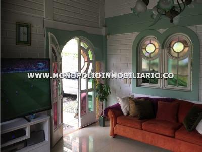 Casa en venta en Loma De Las Brujas, Envigado · foto 2 de 19