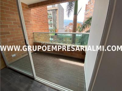 Apartamento en arriendo en Laureles, Medellín · foto 3 de 11