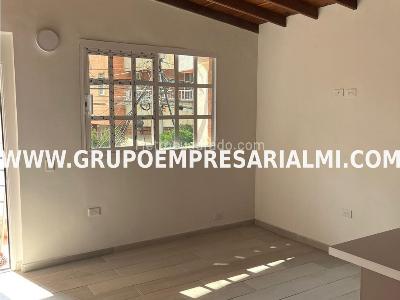 Casa de 3 alcobas en venta en La America, Medellín, 94 m² · foto 2 de 17