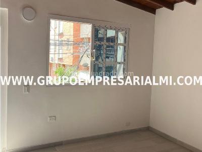 Casa de 3 alcobas en venta en La America, Medellín, 94 m² · foto 3 de 17