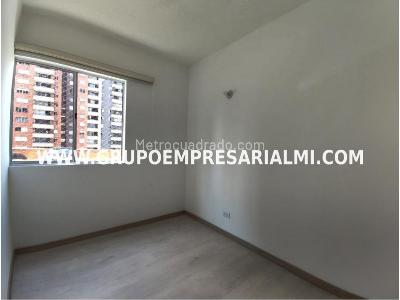 Apartamento de 3 alcobas en venta en San German, Medellín, 68 m² · foto 2 de 20