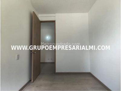 Apartamento de 3 alcobas en venta en San German, Medellín, 68 m² · foto 8 de 20
