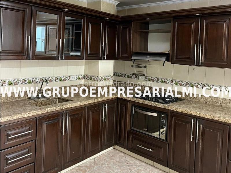 Grand 4BR Apartment for Rent in La America