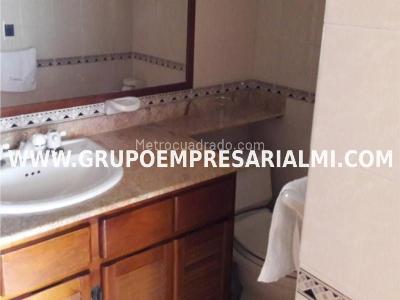 Apartamento de 3 alcobas en arriendo en Lalinde, Medellín, 135 m² · foto 11 de 12